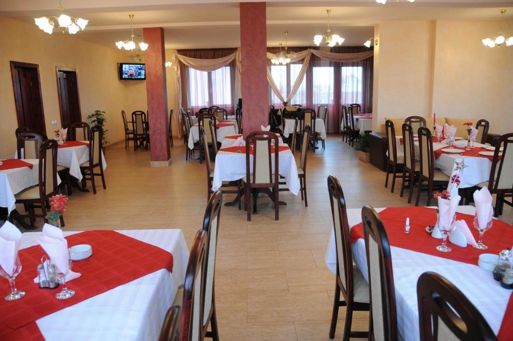 Pension Rozeclas Oradea Exteriör bild