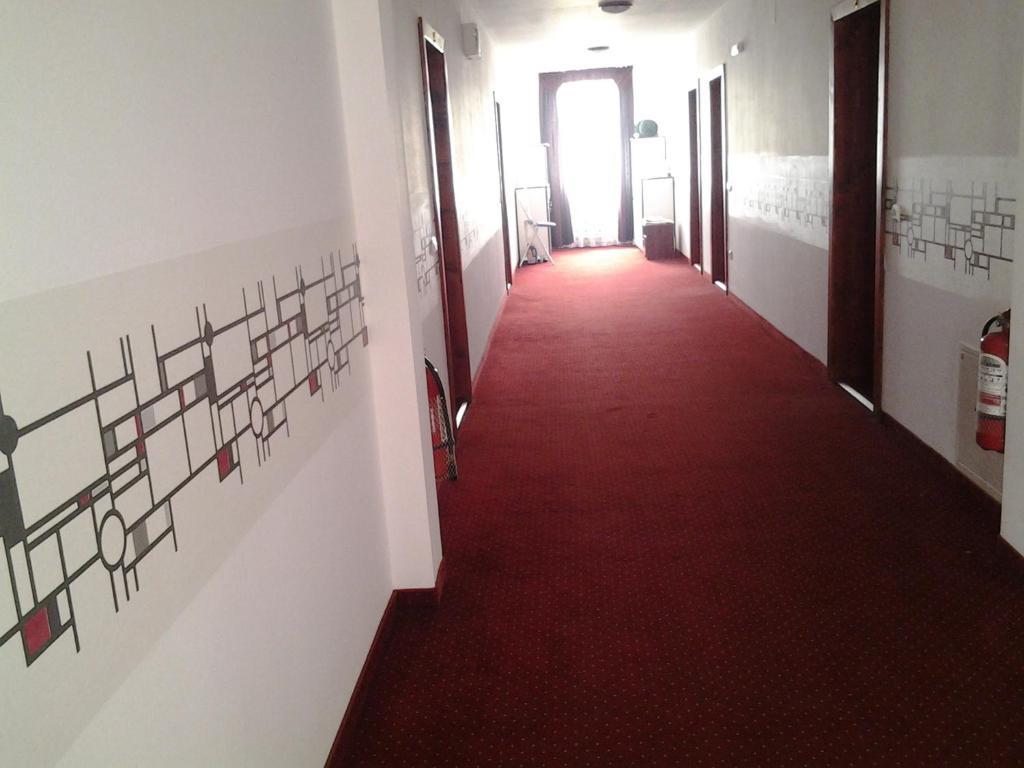 Pension Rozeclas Oradea Exteriör bild