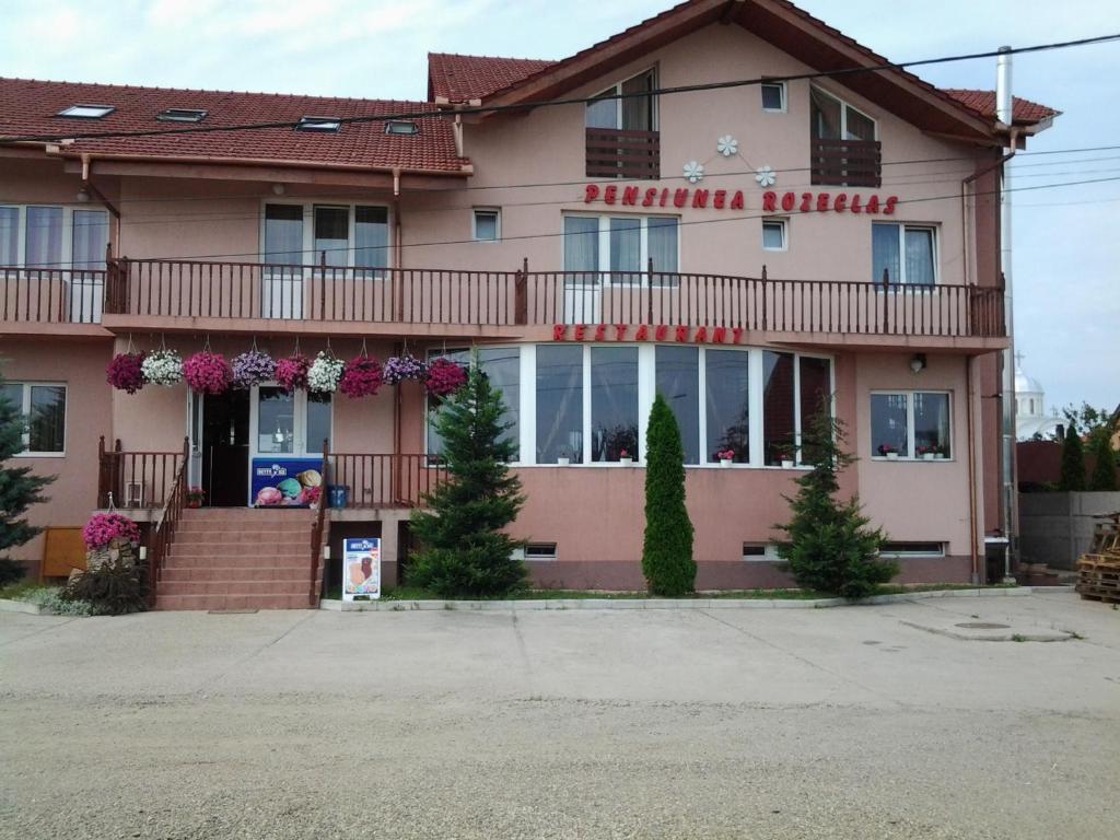 Pension Rozeclas Oradea Exteriör bild