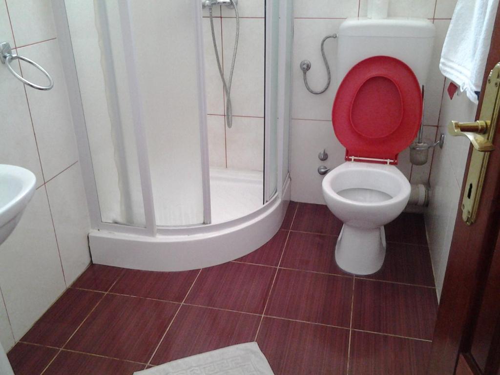 Pension Rozeclas Oradea Exteriör bild